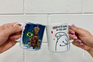 1- Caneca Nossa Senhora Aparecida e Caneca Flork